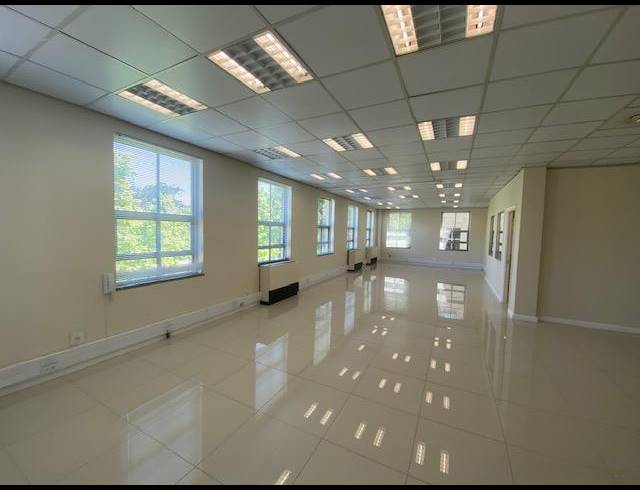 162M² OFFICE TO LET IN RONDEBOSCH